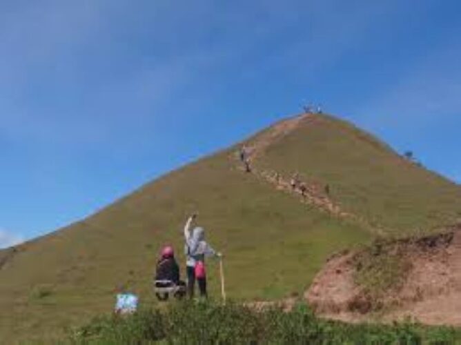 Mt. Ulap Traverse Day Hike